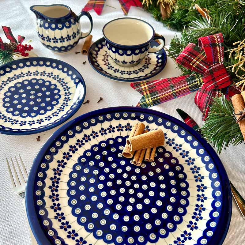Bolesławiec, Ceramika Bolesławiec, ceramika bolesławiec, talerze 166a na wigilijnym stole