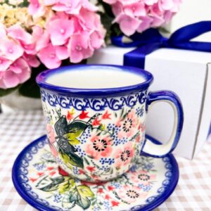 ceramika bolesławiec filiżanka 300 ml, filiżanka ze spodkiem w różowe kwiaty, elegancka filiżanka do kawy, porcelana bolesławiec, oryginalna ceramika bolesławiec